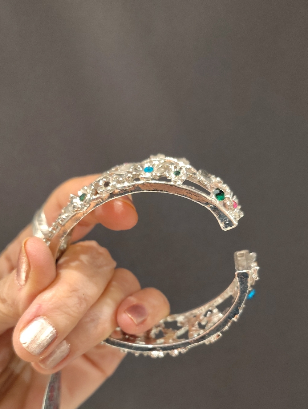 paparazzi "Ripe For The Picking" Floral Metal Hinge Bangle Bracelet - Picture 3 of 4